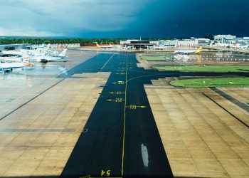 nor'easter disrupts East Coast flights