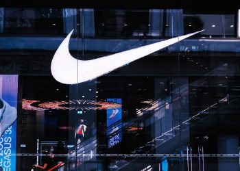 Nike stock falls disappointing results